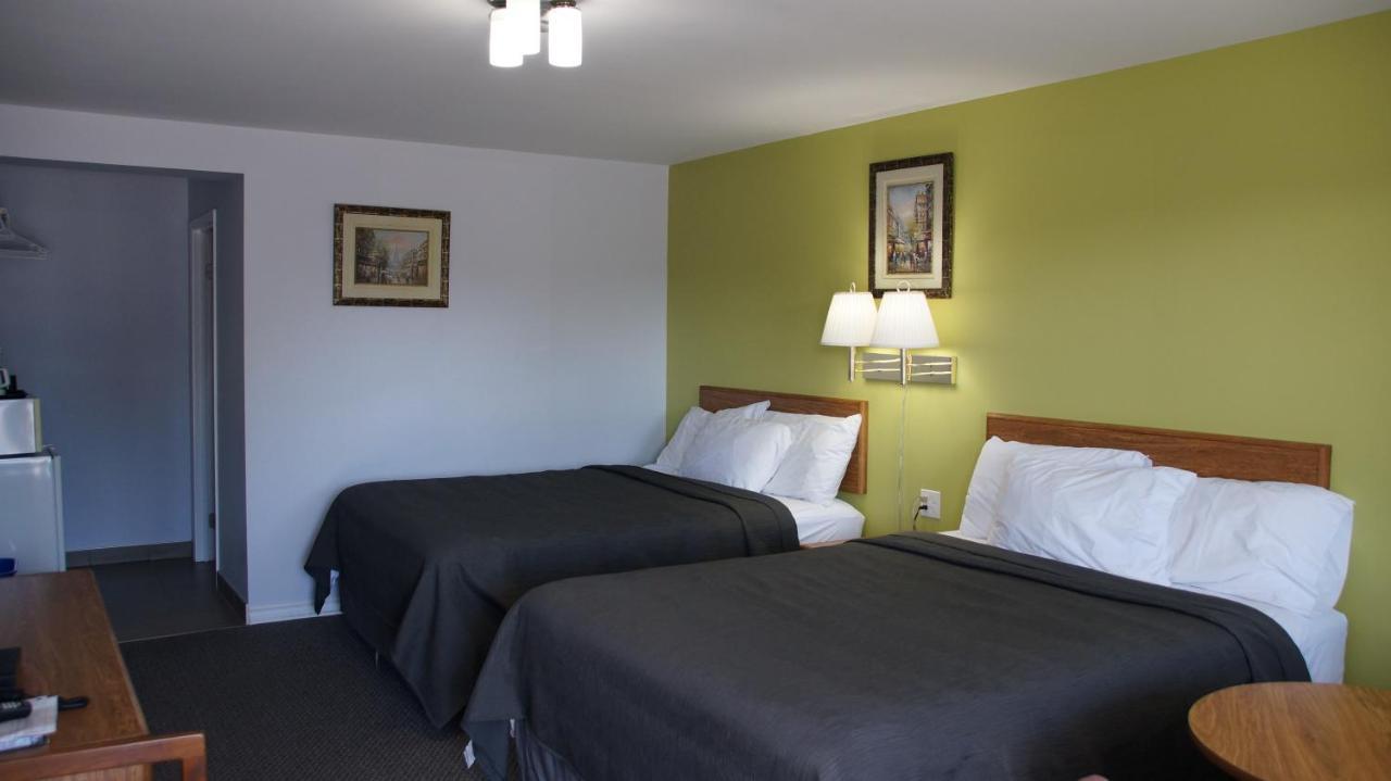 פיטרבורו Robyn'S Motel מראה חיצוני תמונה
