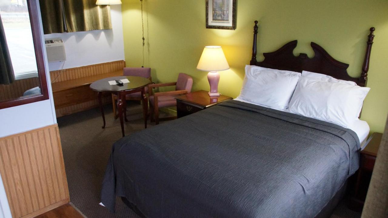 פיטרבורו Robyn'S Motel מראה חיצוני תמונה